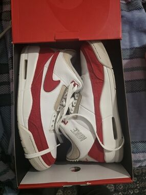 Jordan Men’s White, Red & Tan Retro Low-Top Sneakers